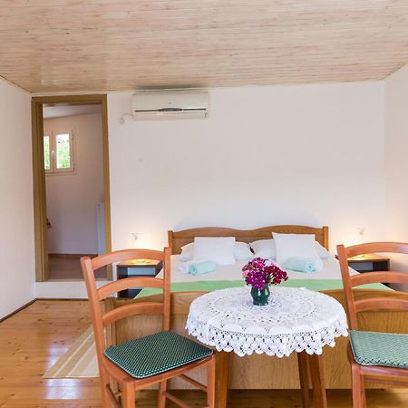 Apartments Miskovic Donje Celo Екстер'єр фото
